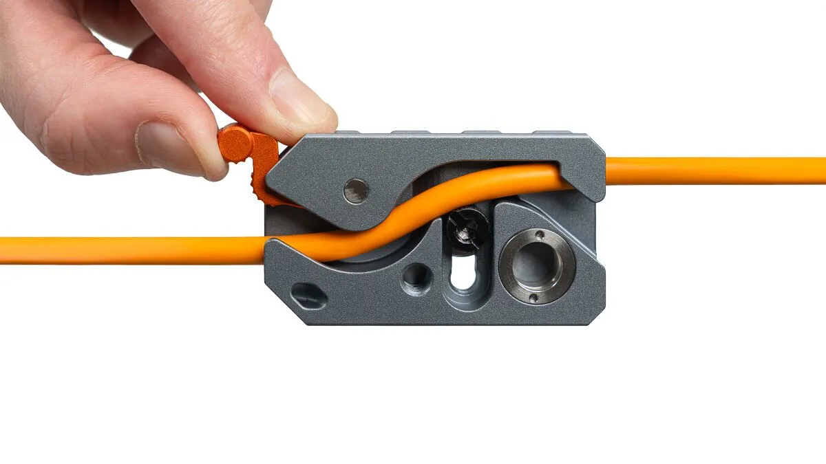 LeverLock® Plus & Cable Kit, Optima 10G, Straight to Right Cable