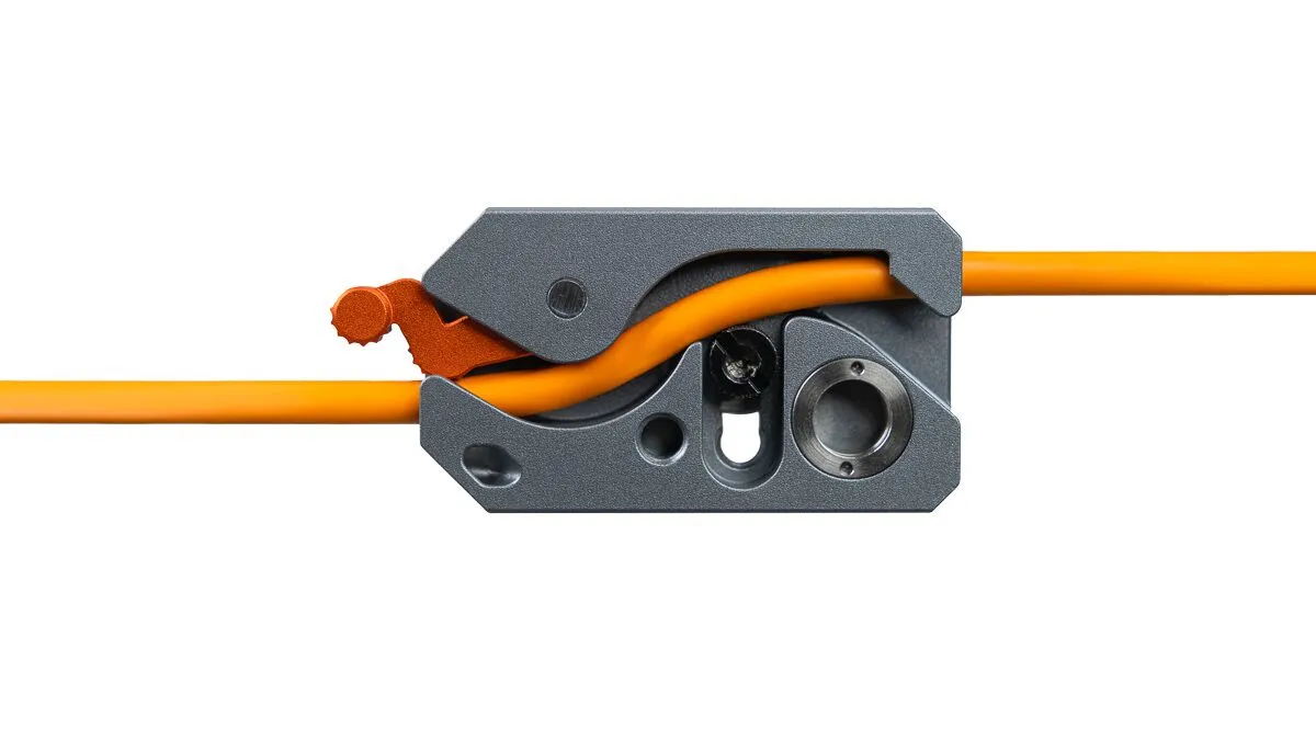 LeverLock® Plus & Cable Kit, Optima 10G, Straight to Right Cable
